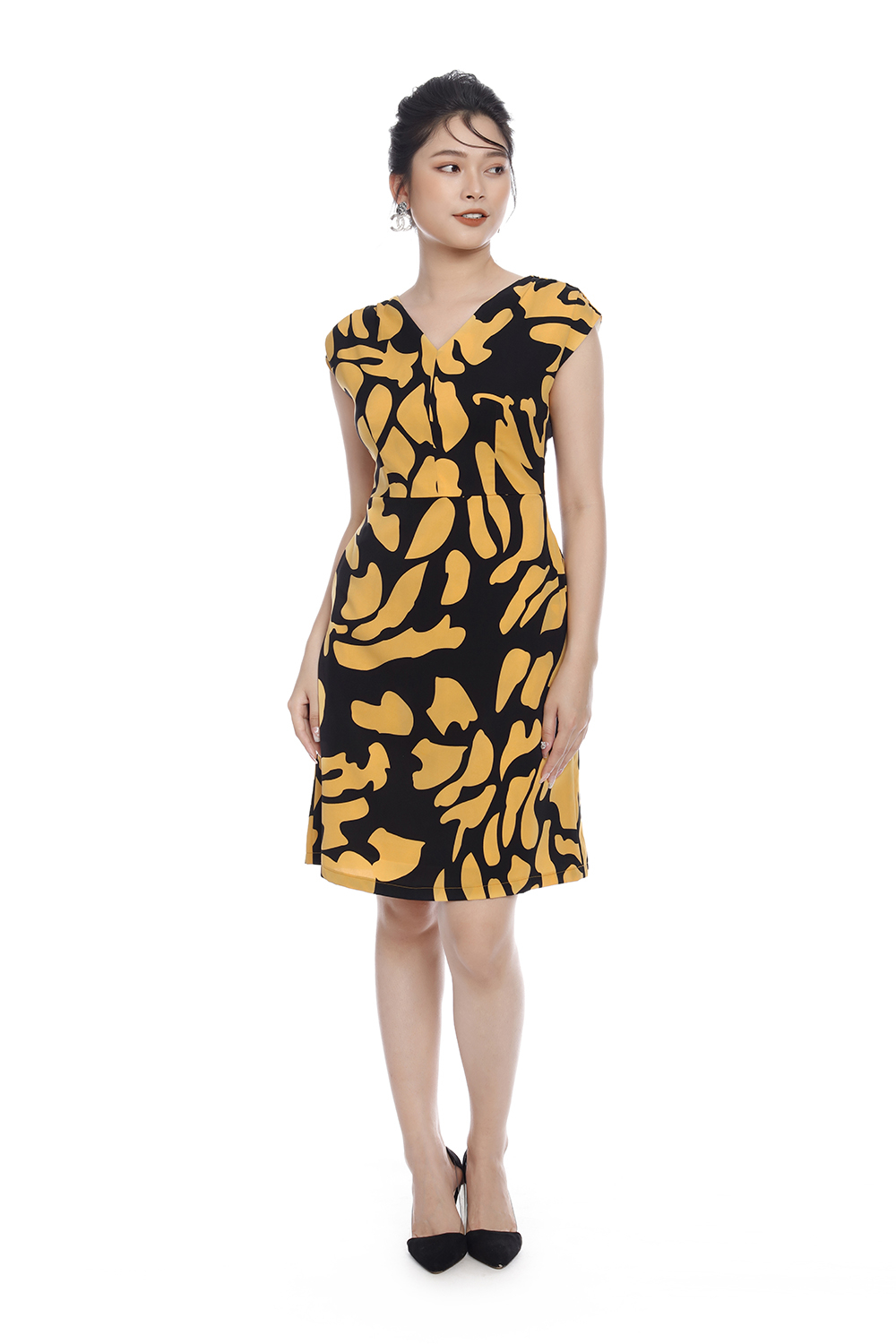 Đầm chữ A họa tiết nhấn eo cổ V 