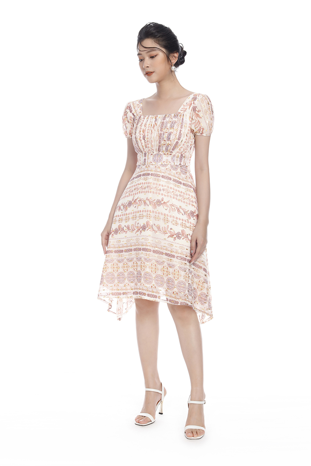 Đầm xòe họa tiết hoa xếp ly ngực 