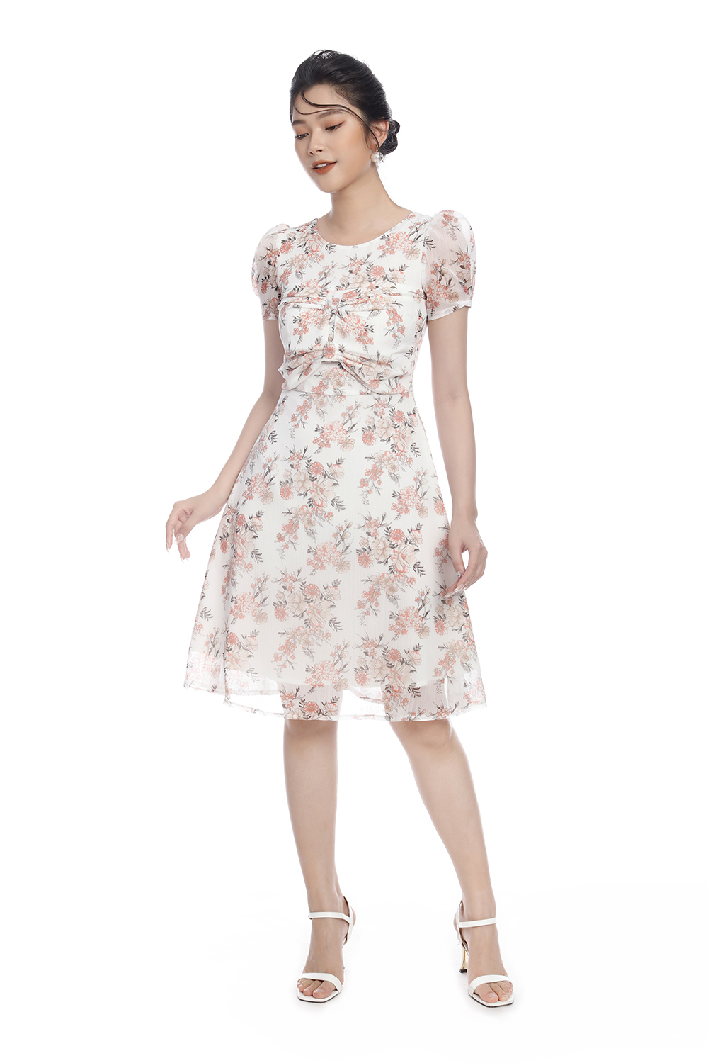 Đầm voan hoa xòe phối nơ ngực 