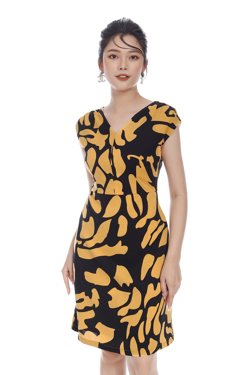 Đầm chữ A họa tiết nhấn eo cổ V 