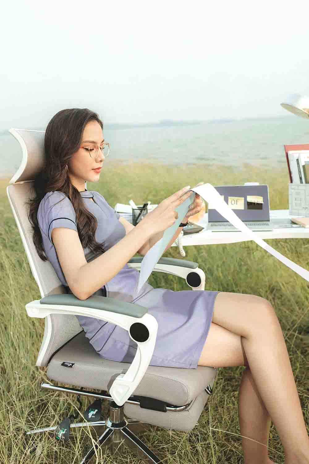 Đầm chữ A đơn sắc cổ cut out cách điệu 