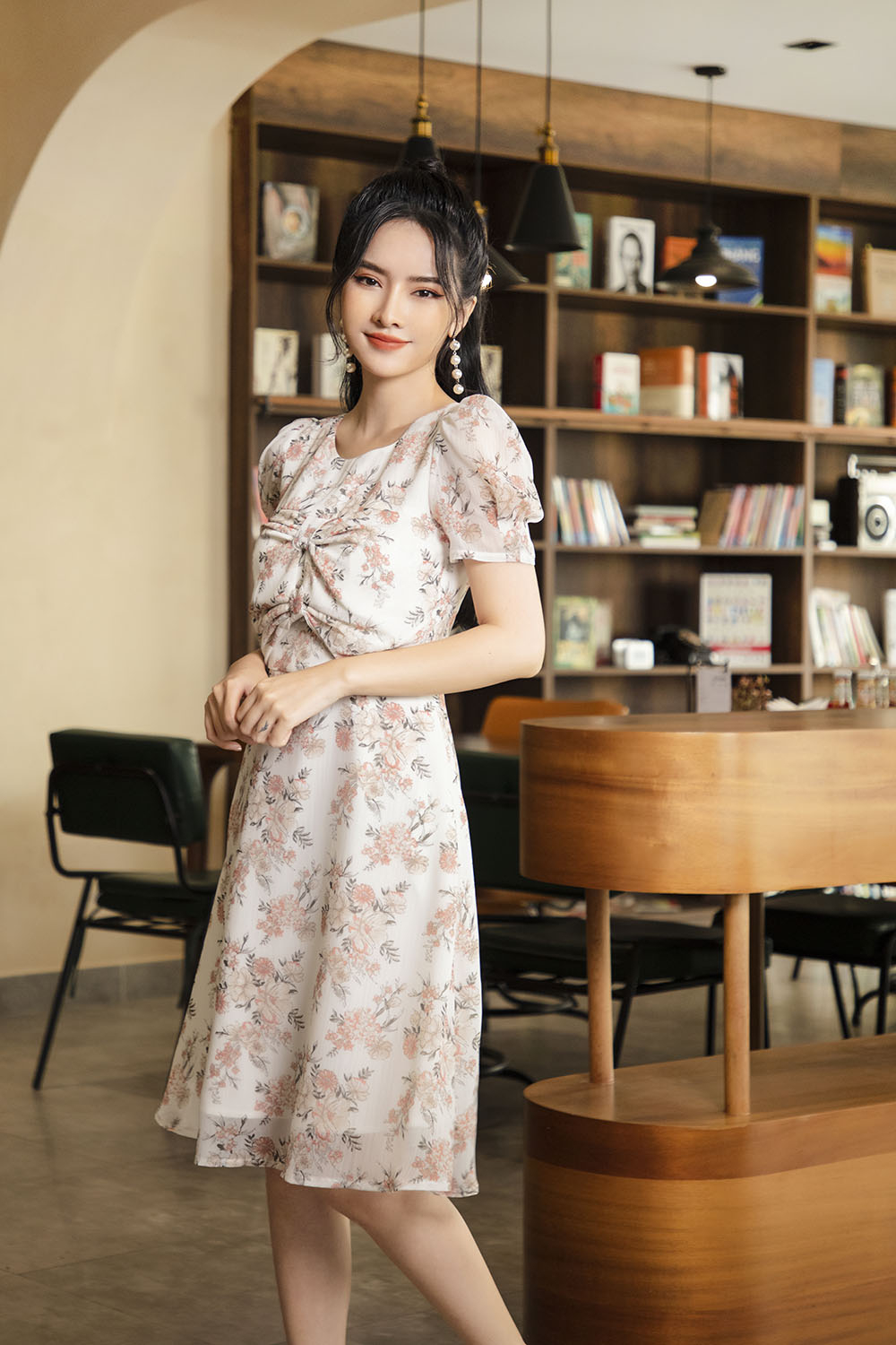 Đầm voan hoa xòe phối nơ ngực 