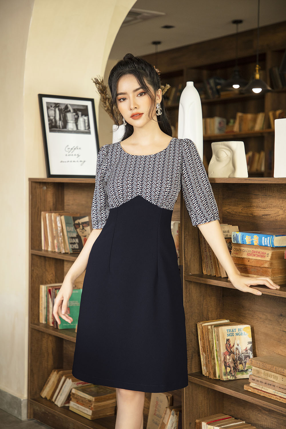 Đầm liền chữ A phối họa tiết tay lỡ 