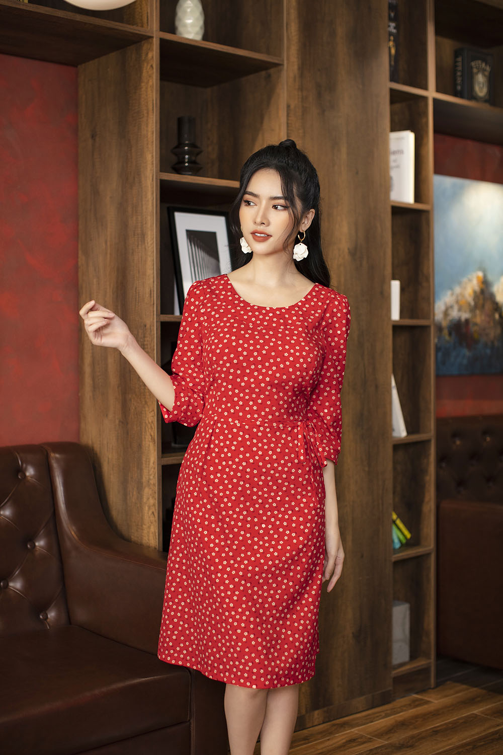 Đầm hoa nhí tay lỡ nhấn eo phối nơ 