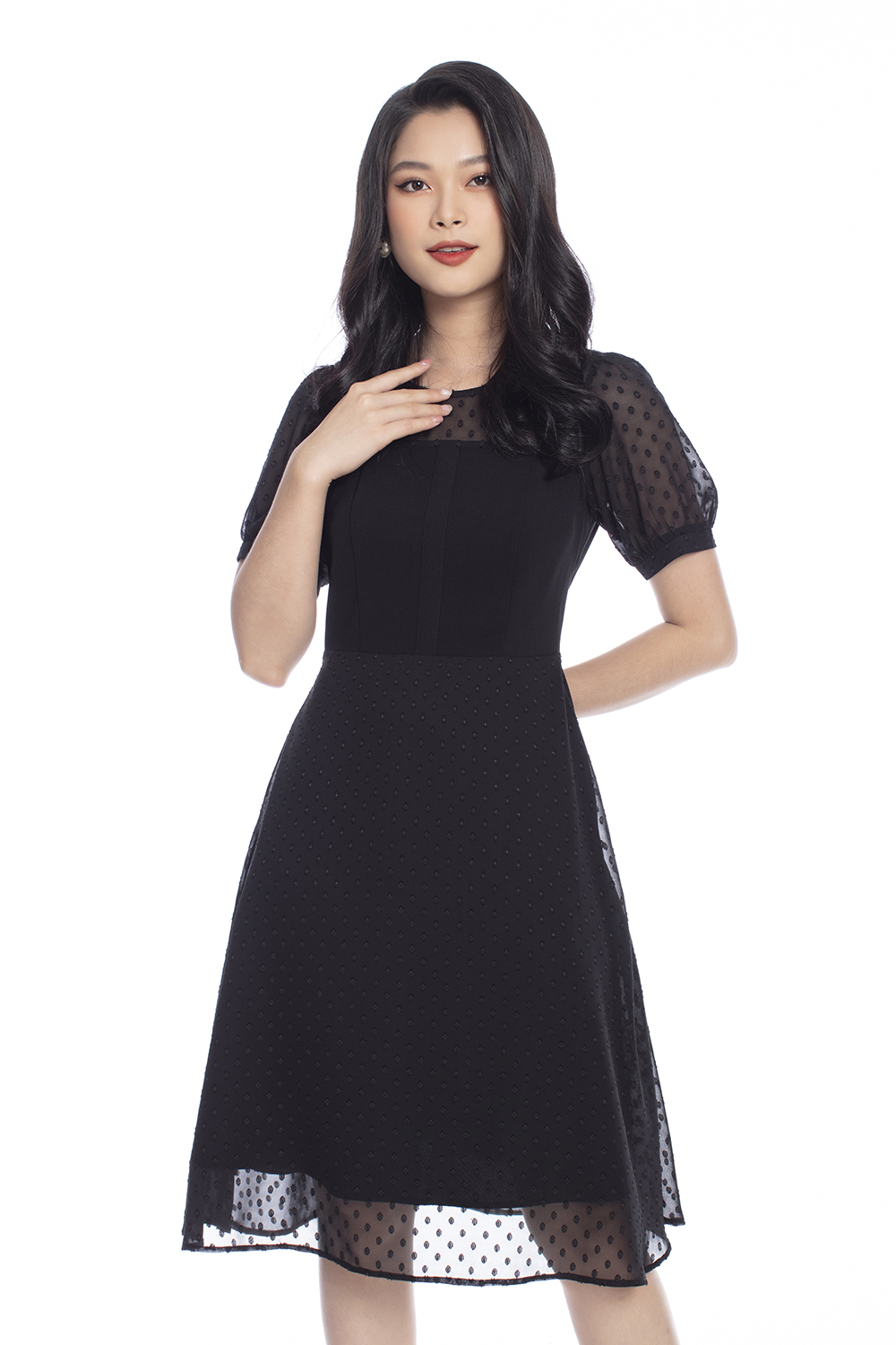 Đầm đen dáng xòe phối voan cóc 