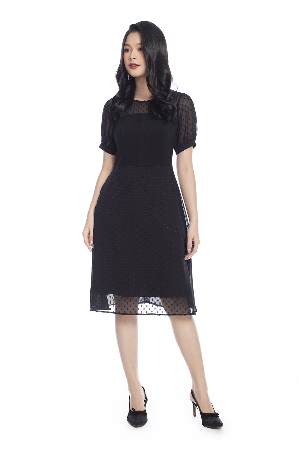 Đầm đen dáng xòe phối voan cóc 