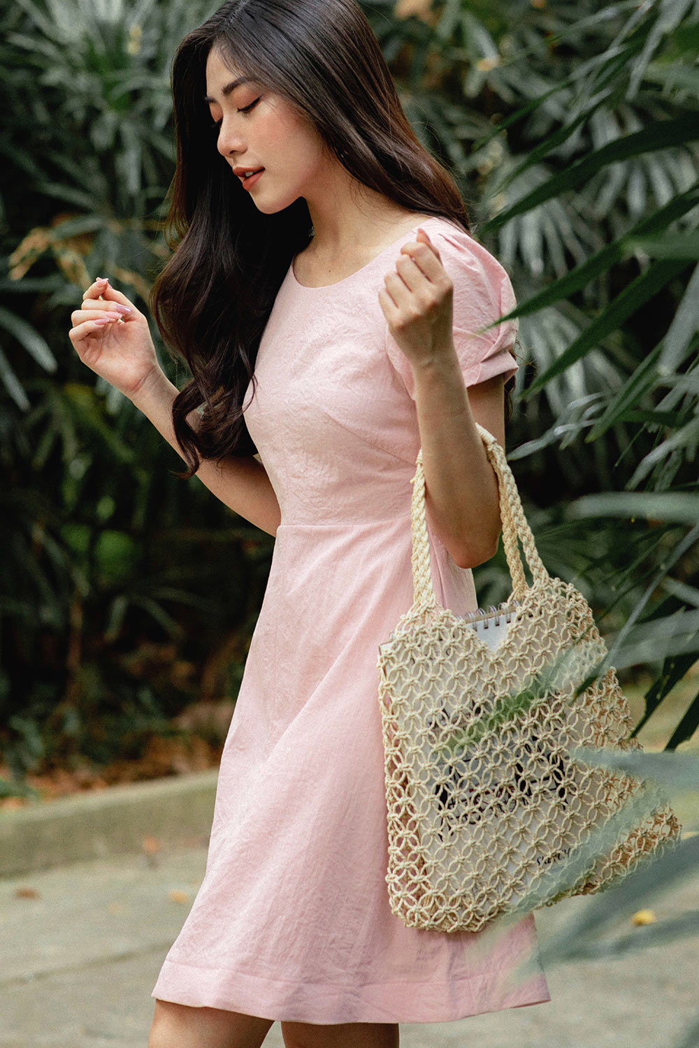 Đầm xòe tay ngắn cổ tròn 