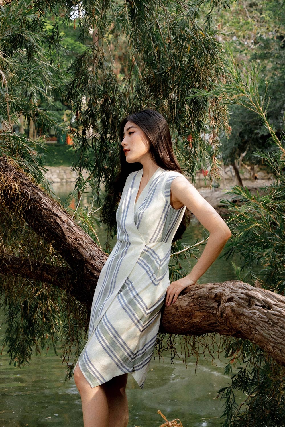 Đầm quấn wrap dress họa tiết kẻ sọc 