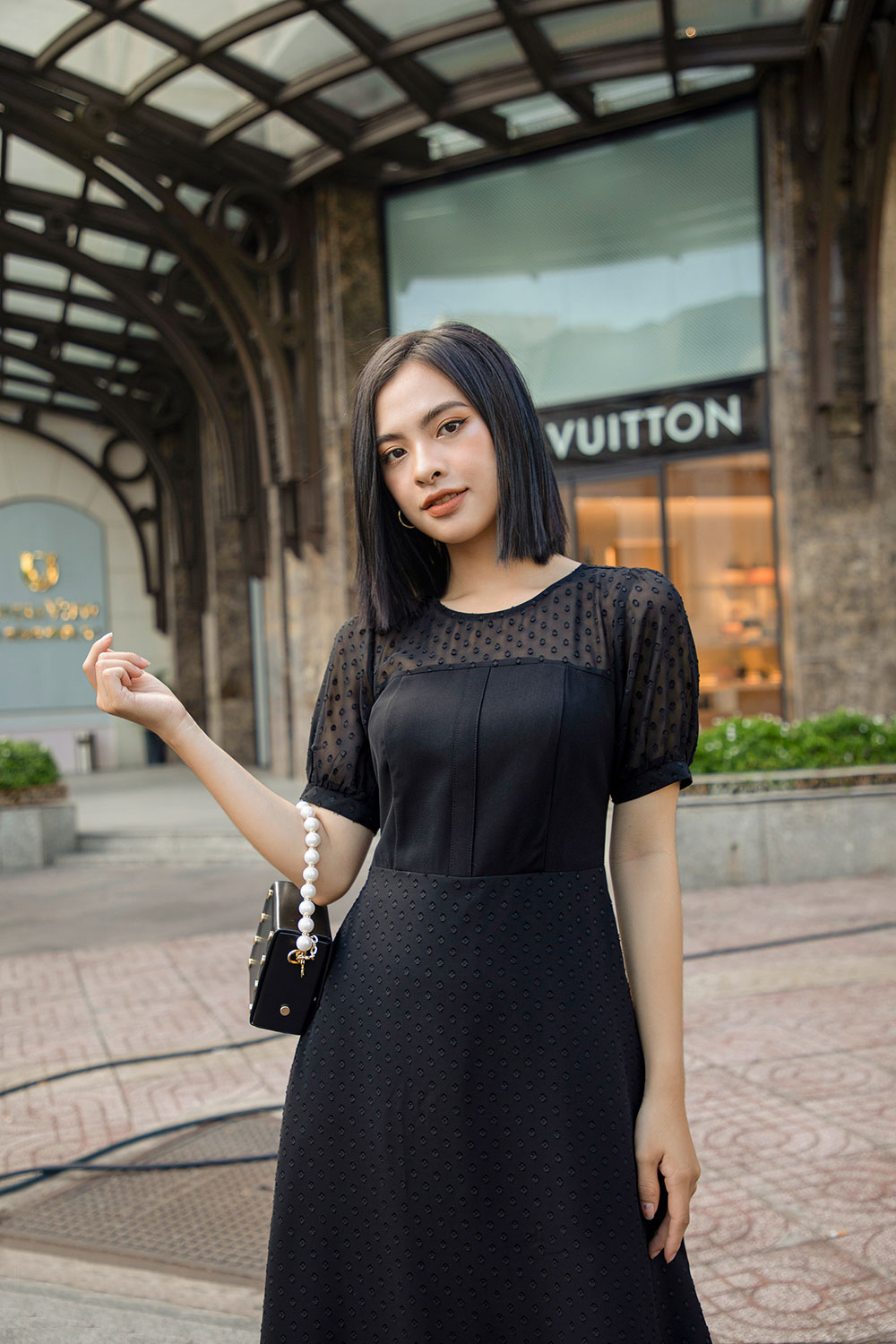 Đầm đen dáng xòe phối voan cóc 