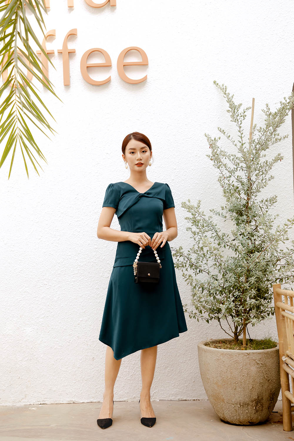 Đầm chữ A tà xéo cổ nhấn nơ 