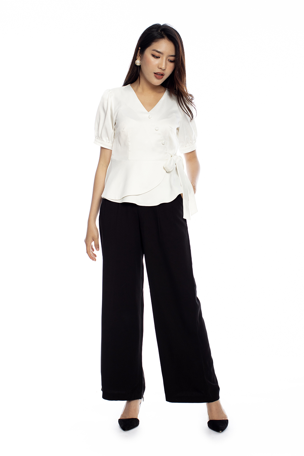 Áo peplum trắng cổ V phối nơ eo 