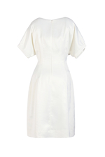 Đầm trắng xòe xếp ly đính nút 