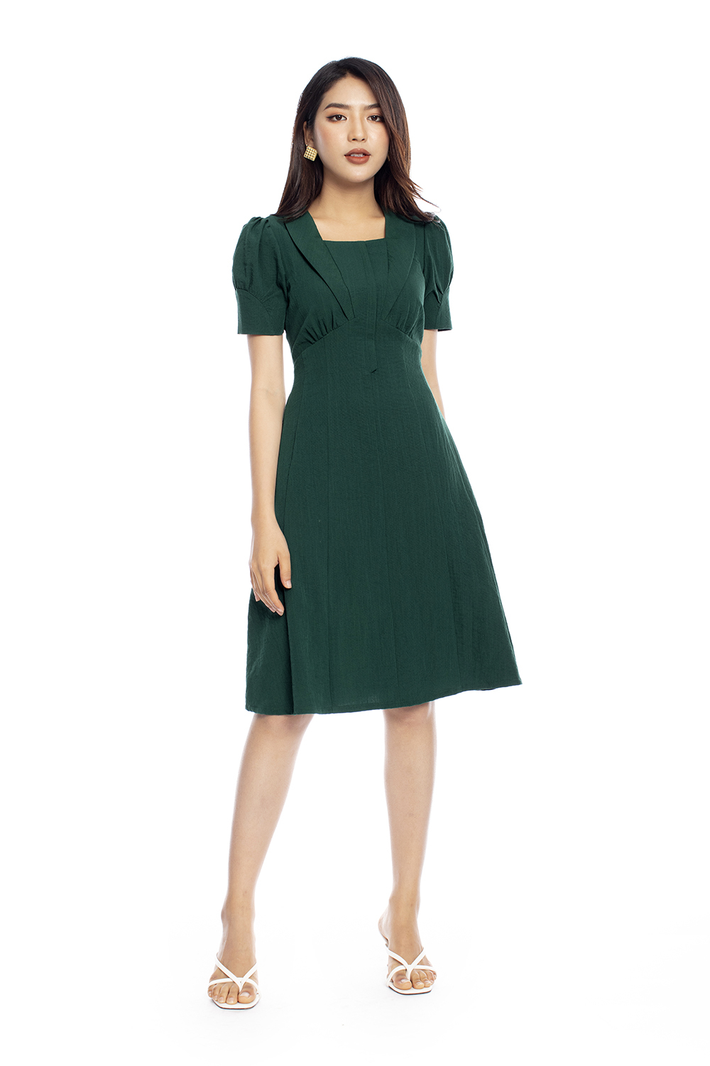 Đầm xòe cổ vuông tay ngắn 