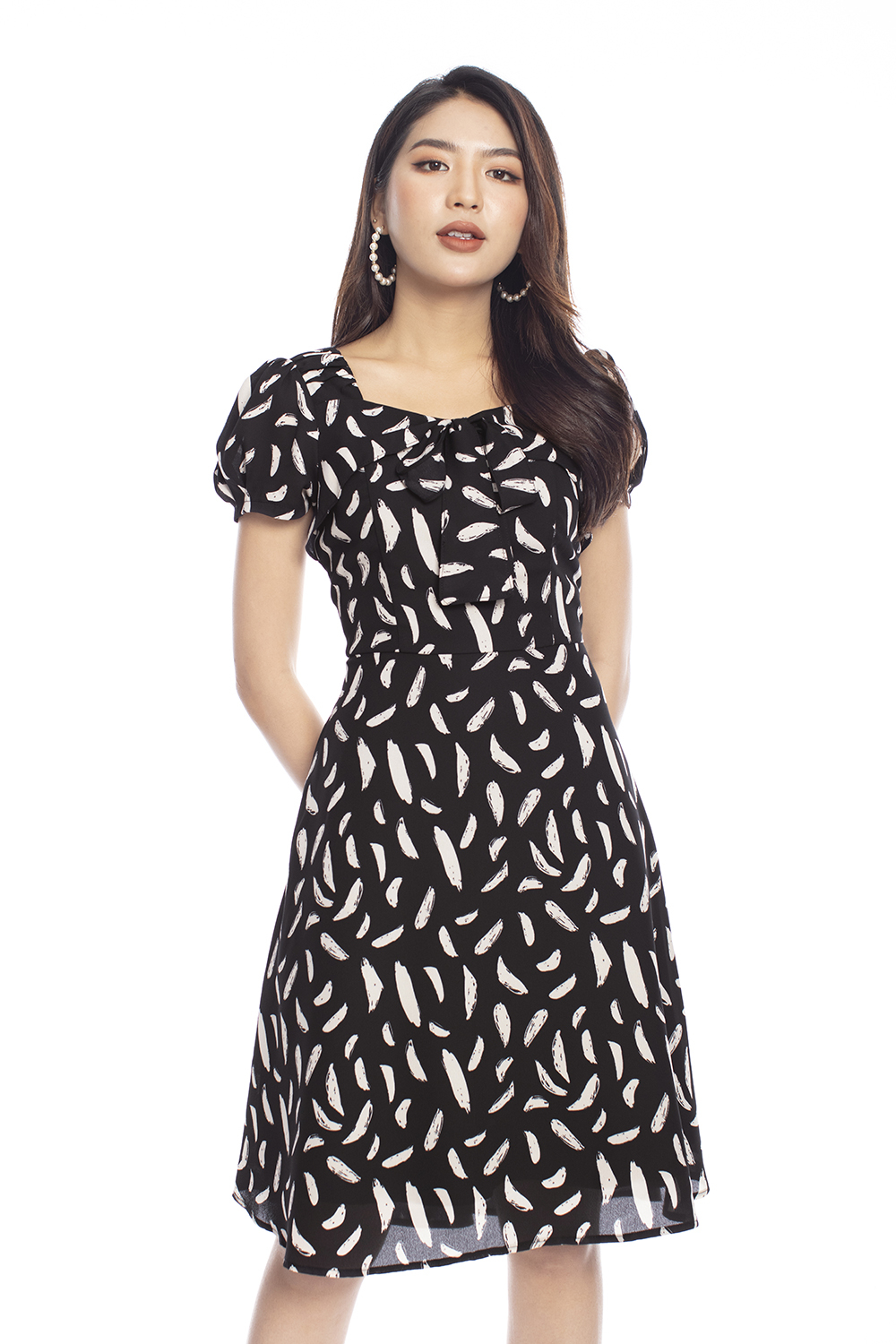 Đầm họa tiết dáng xòe cổ vuông 