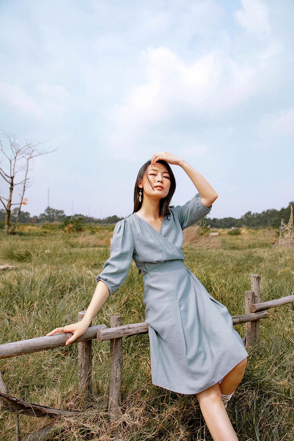 Đầm wrap dress tay lỡ cổ V 