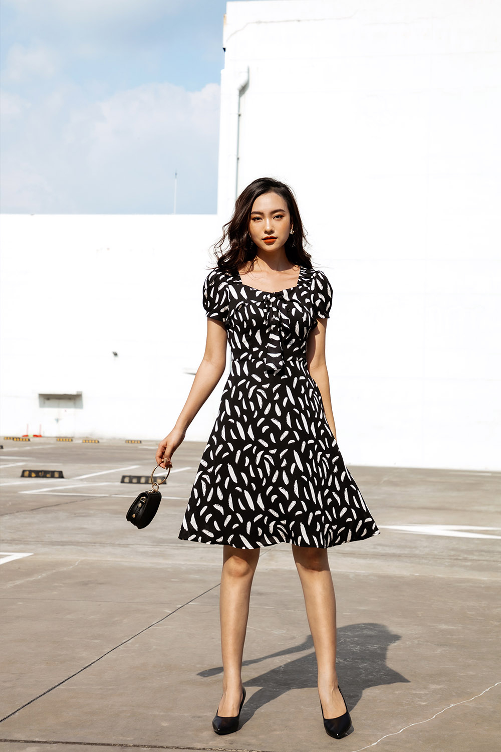 Đầm họa tiết dáng xòe cổ vuông 