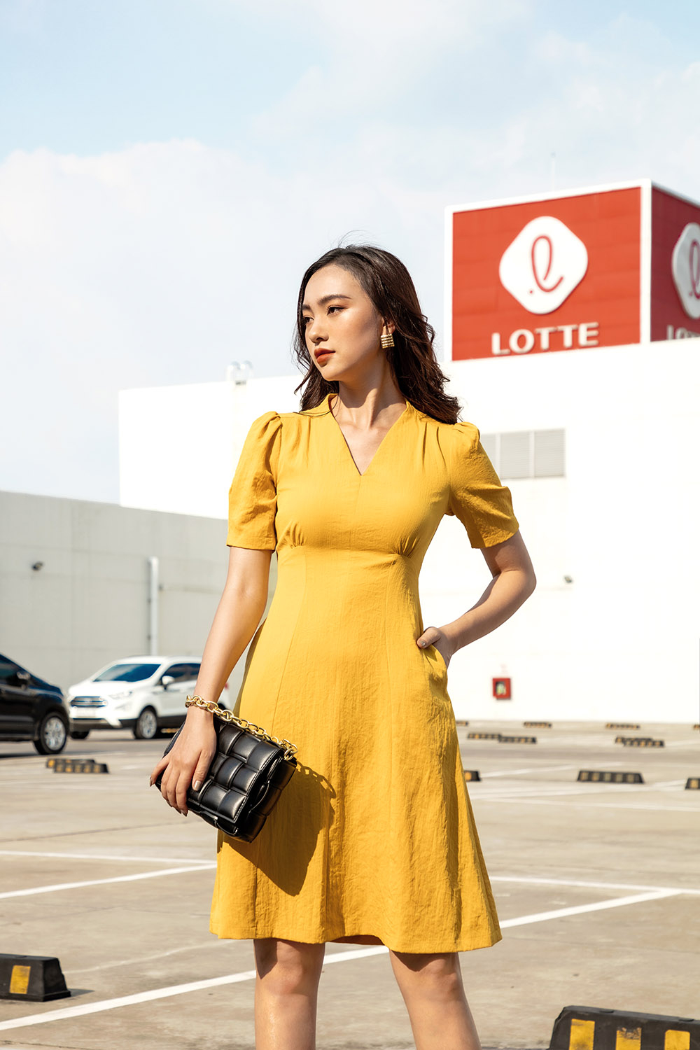 Đầm chữ A tay ngắn cổ V 