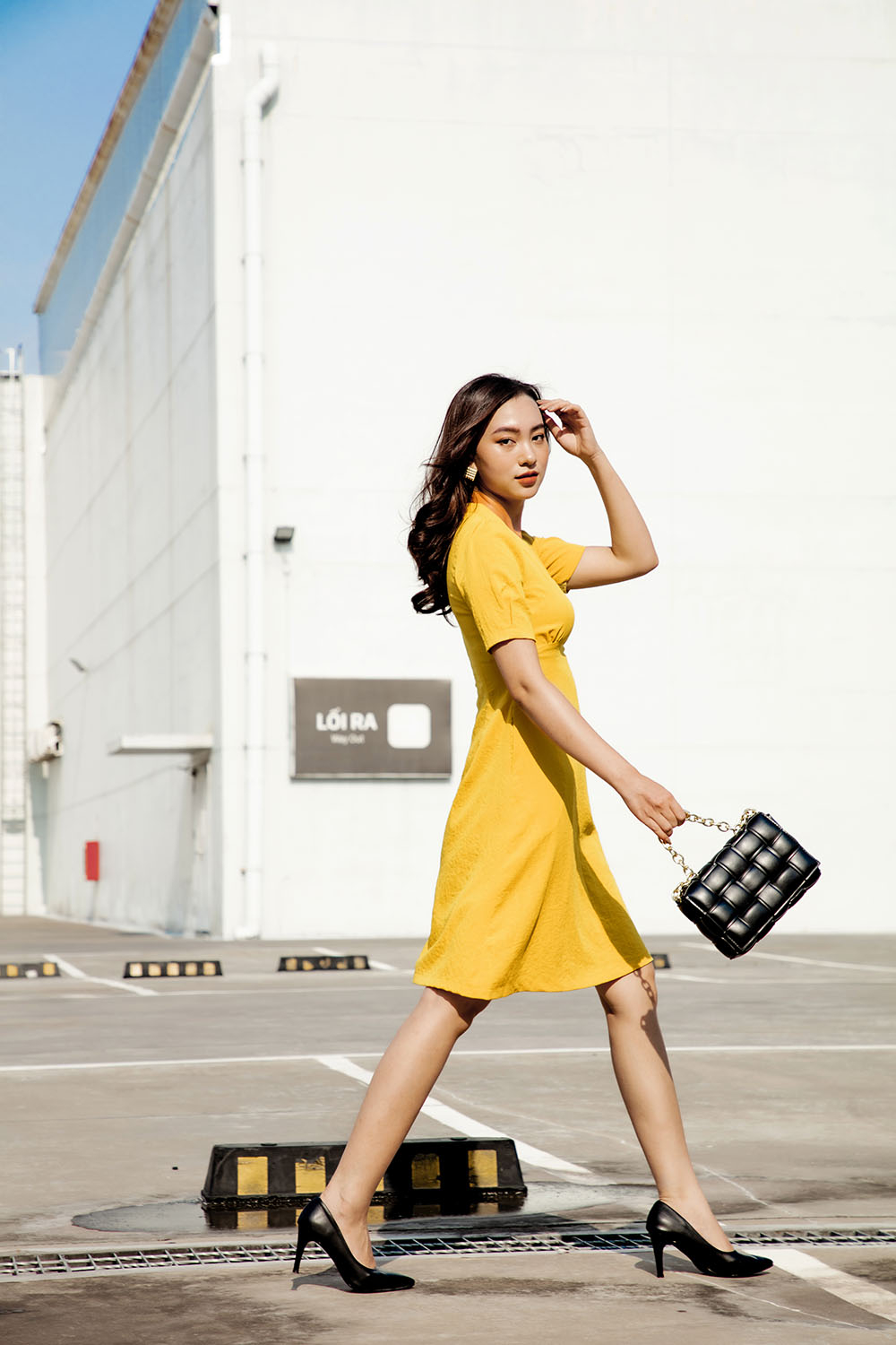 Đầm chữ A tay ngắn cổ V 