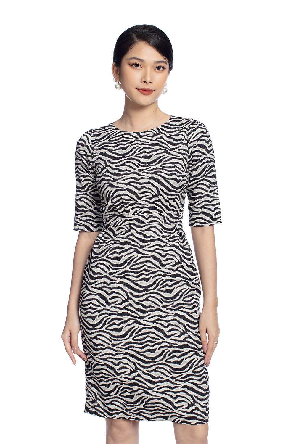 Đầm họa tiết tay lỡ dáng ôm nhẹ 