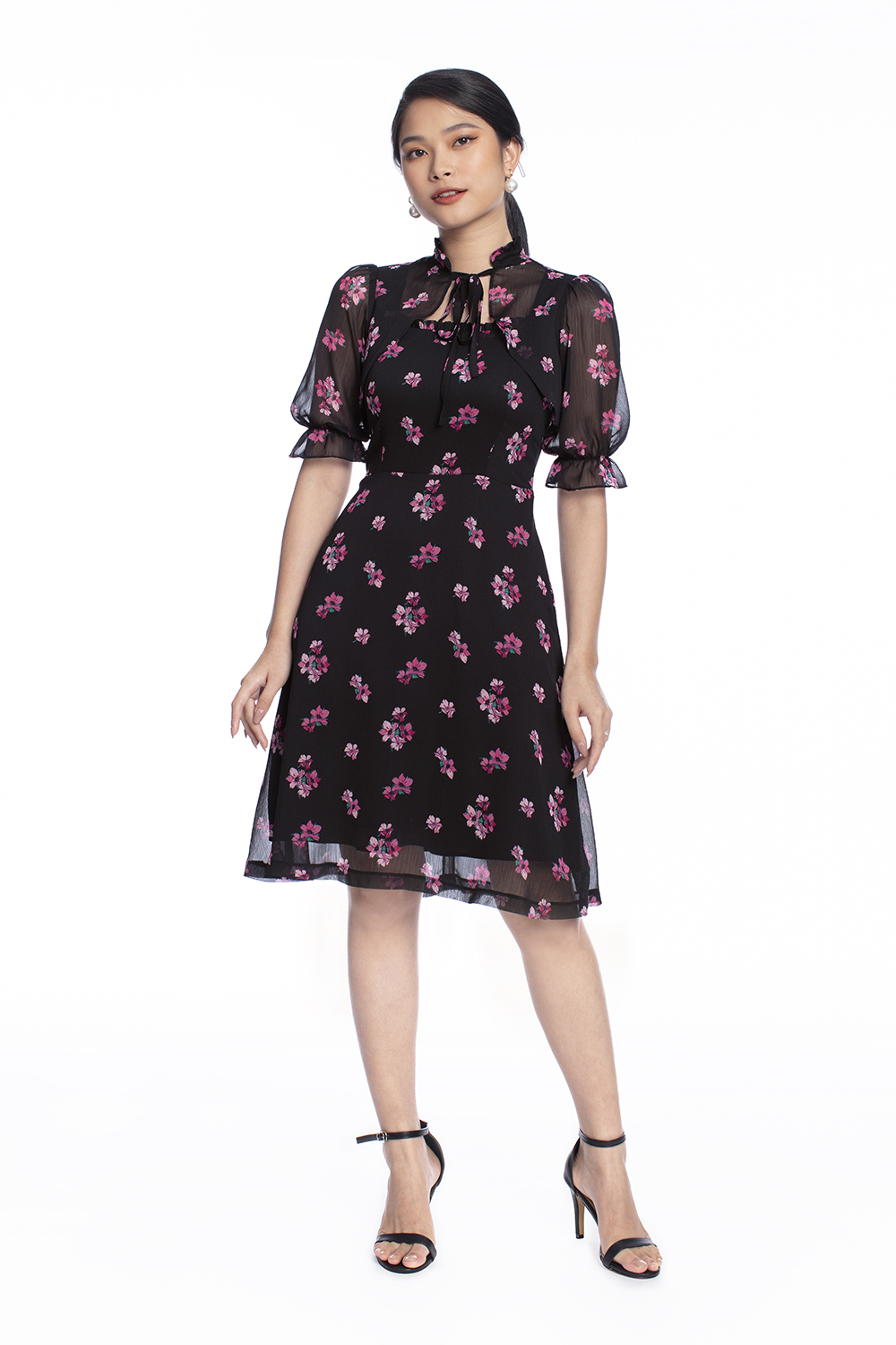 Đầm voan hoa cổ trụ cut out tay lỡ 