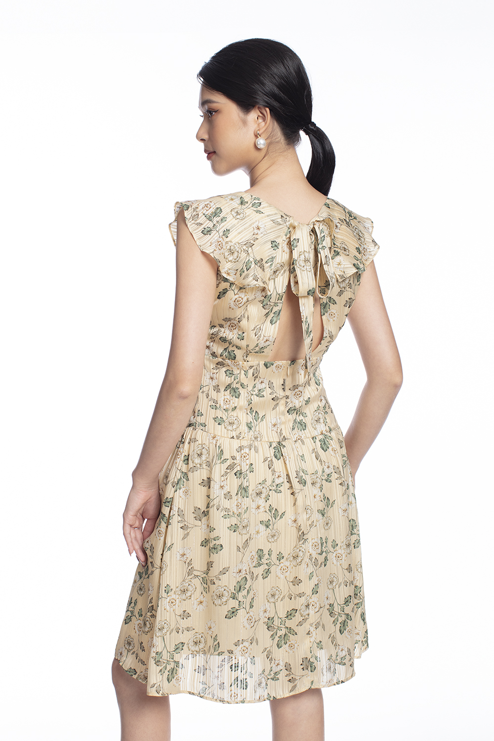 Đầm hoa dáng chữ A cut out sau lưng 