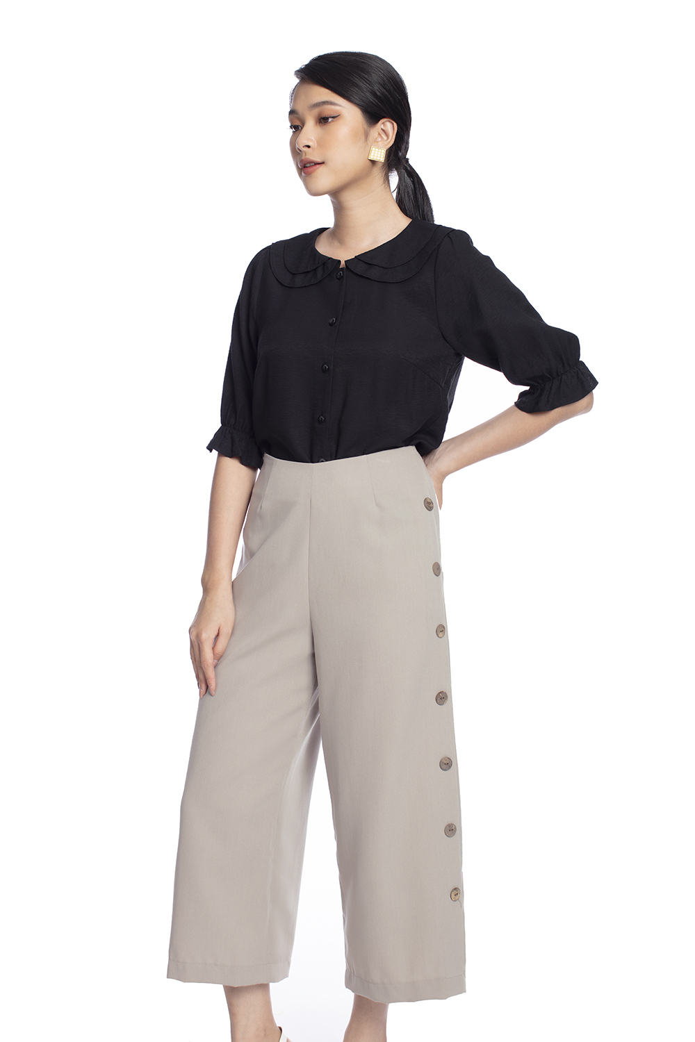 Áo sơ mi đen tay lỡ cổ sen 