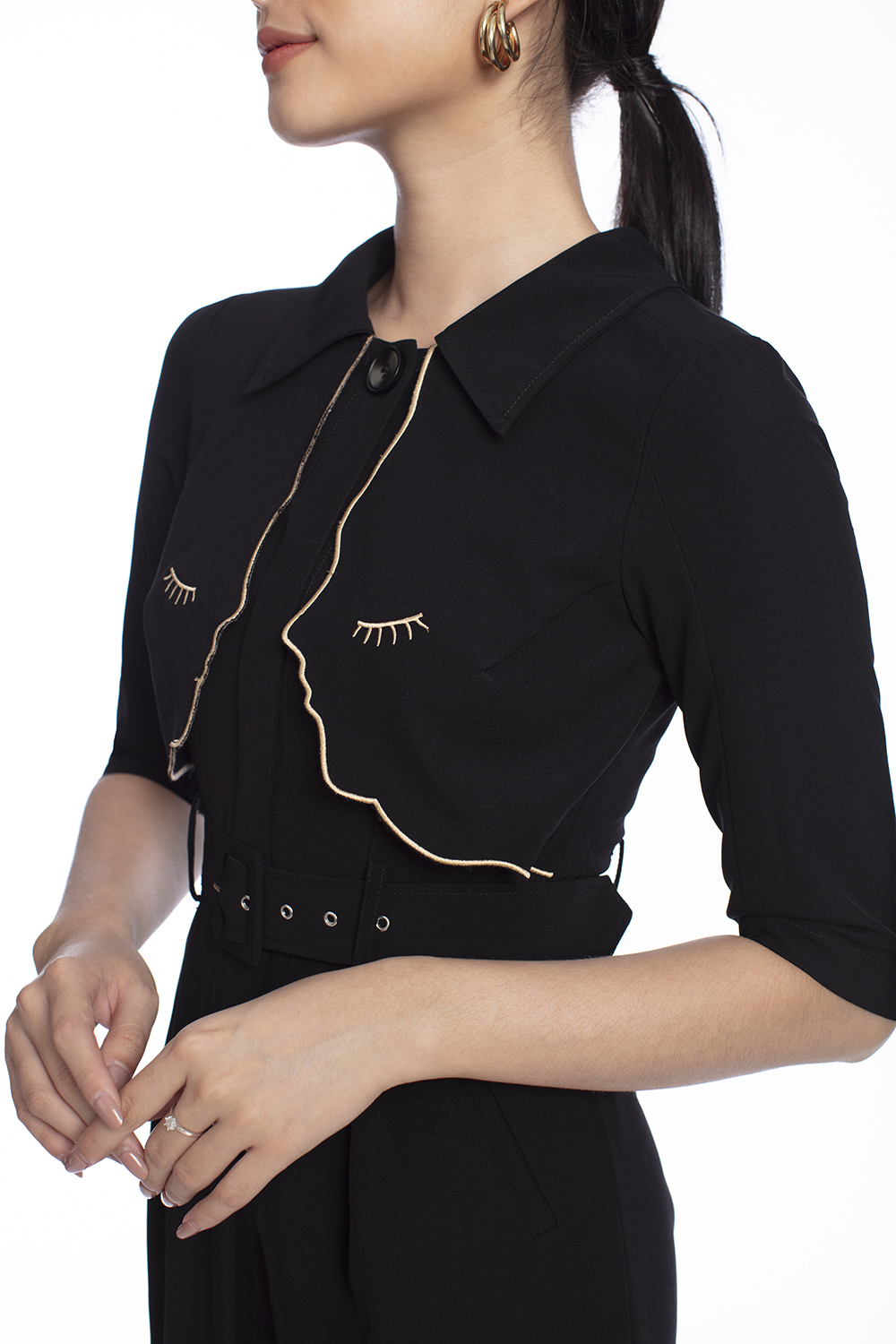 Đầm đen dáng chữ A tay lỡ kèm thắt lưng