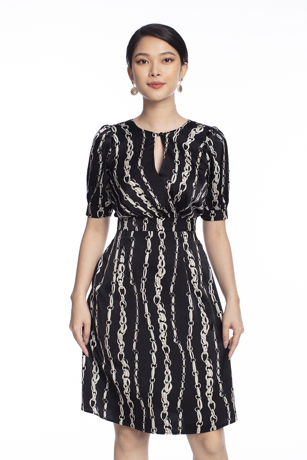 Đầm lụa dáng xòe nhấn eo 