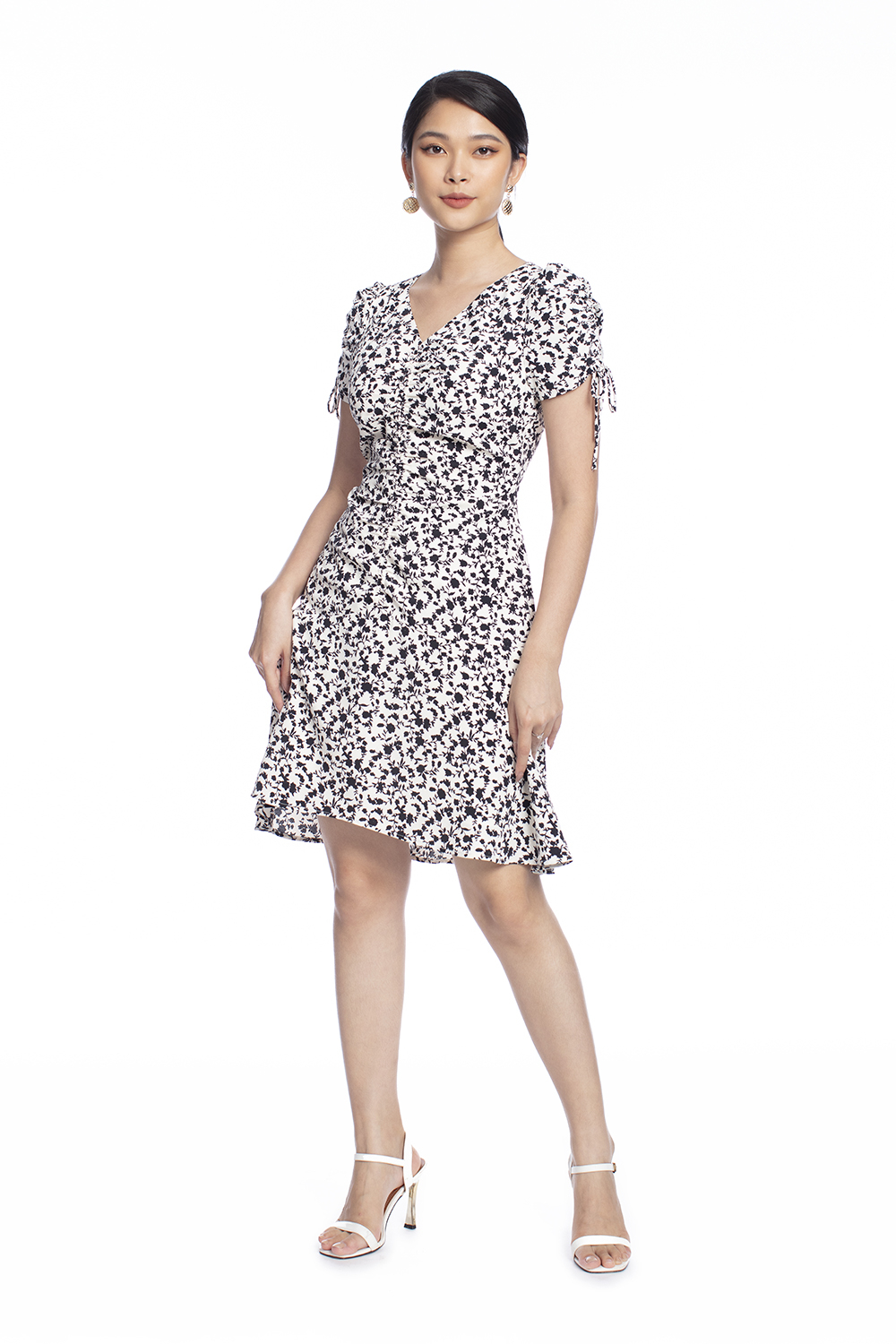 Đầm xòe họa tiết cổ V 