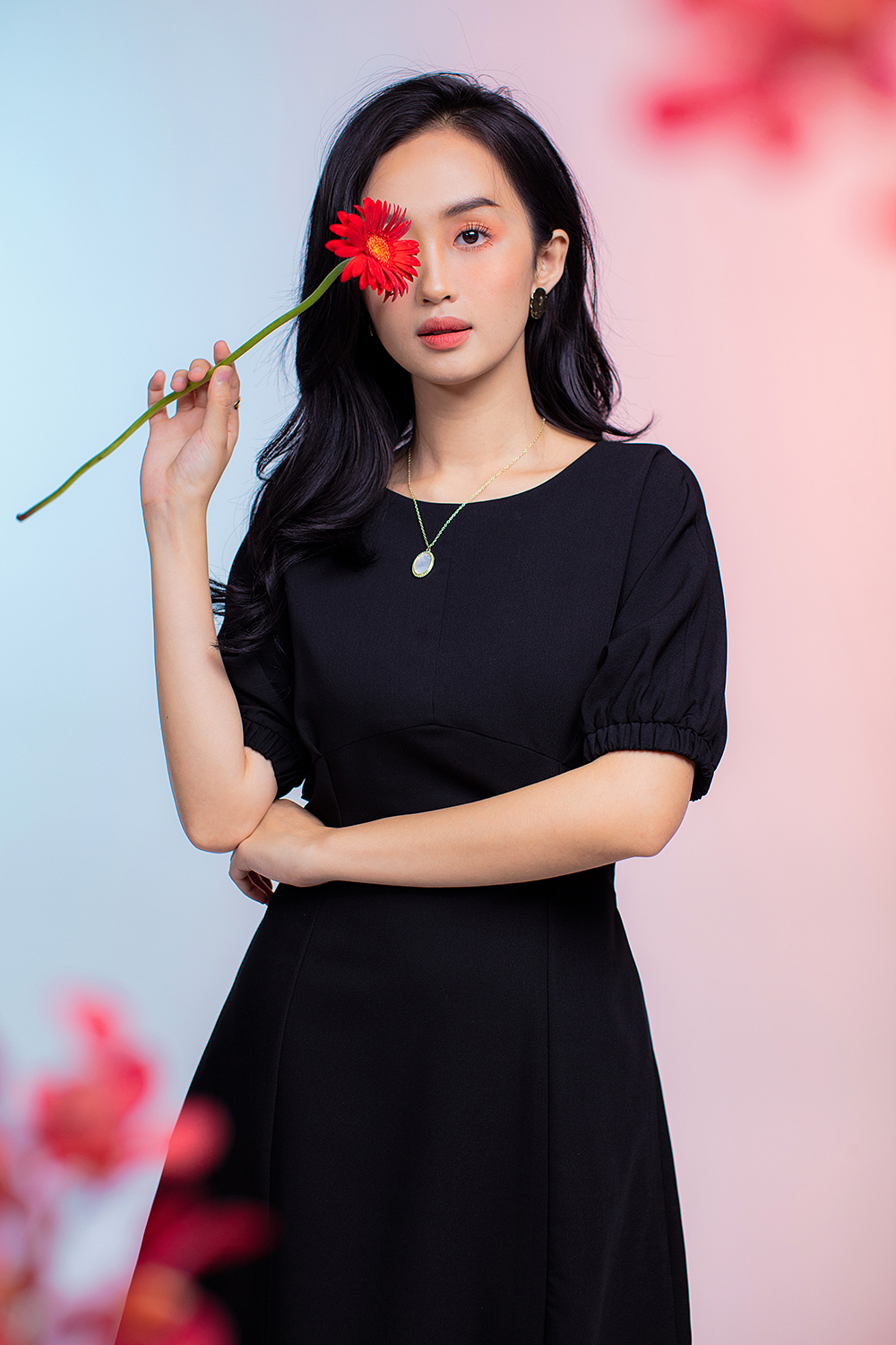 Đầm đen dáng chữ A tay ngắn 