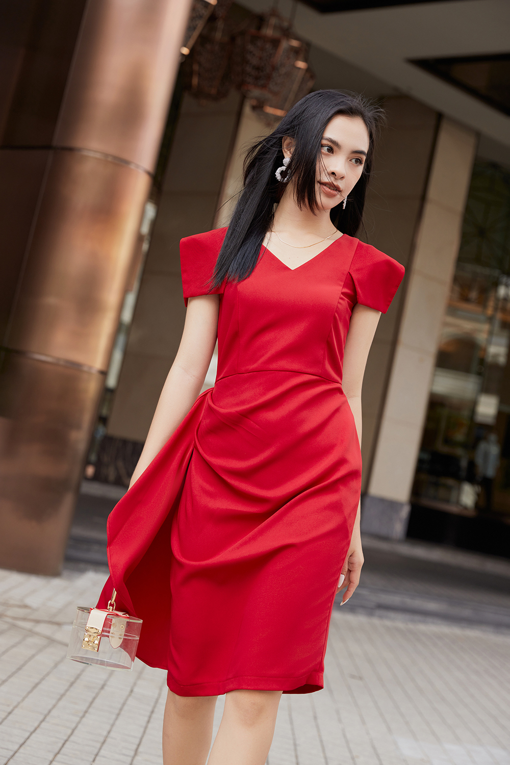 Đầm đỏ dáng chữ A phối bèo 