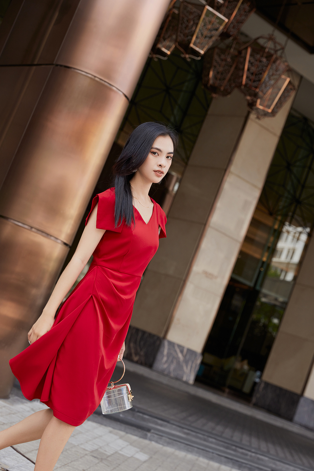 Đầm đỏ dáng chữ A phối bèo 