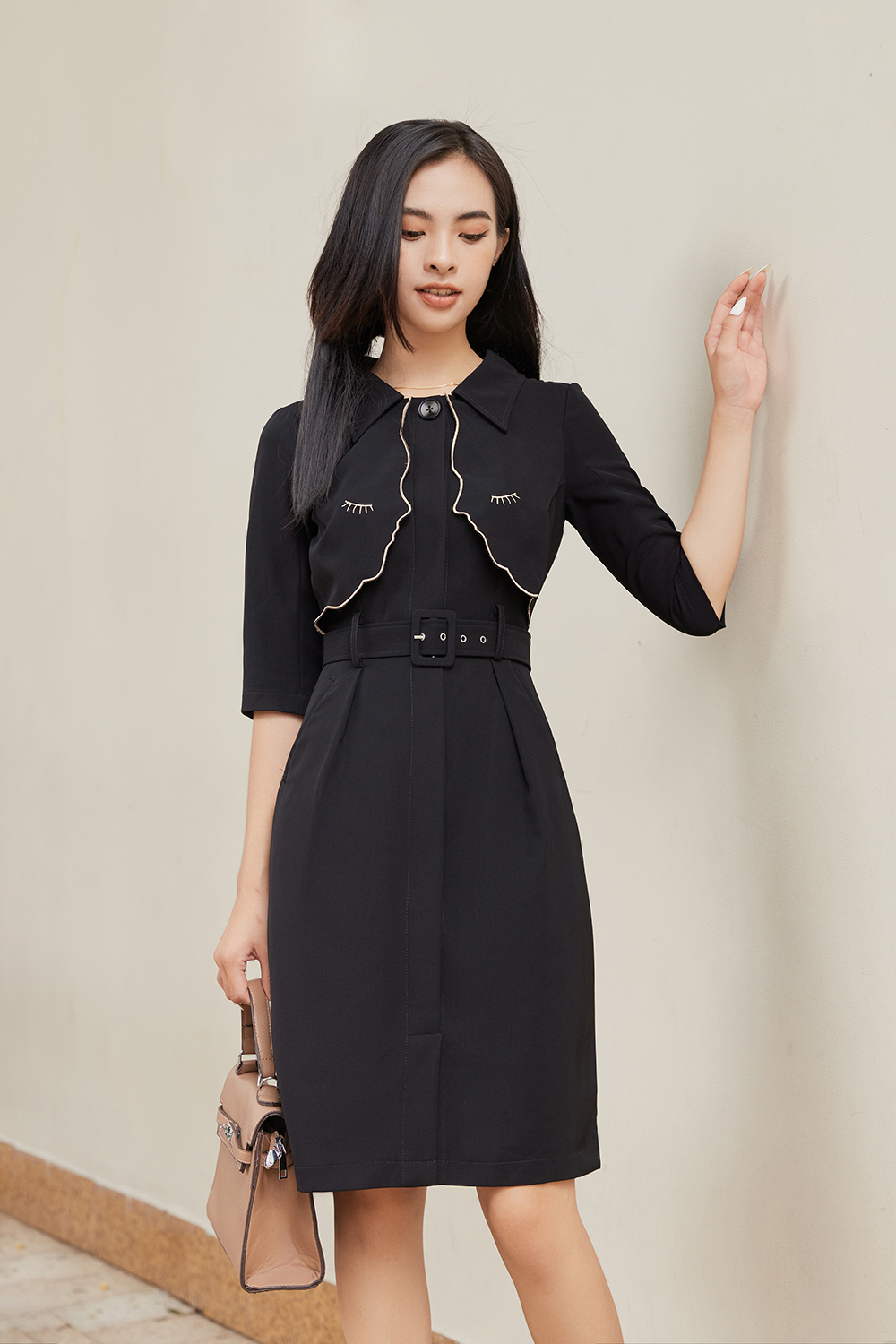 Đầm đen dáng chữ A tay lỡ kèm thắt lưng