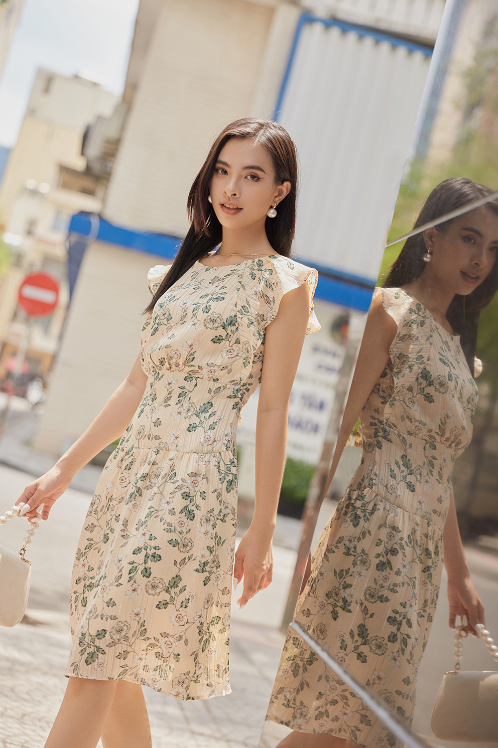 Đầm hoa dáng chữ A cut out sau lưng 