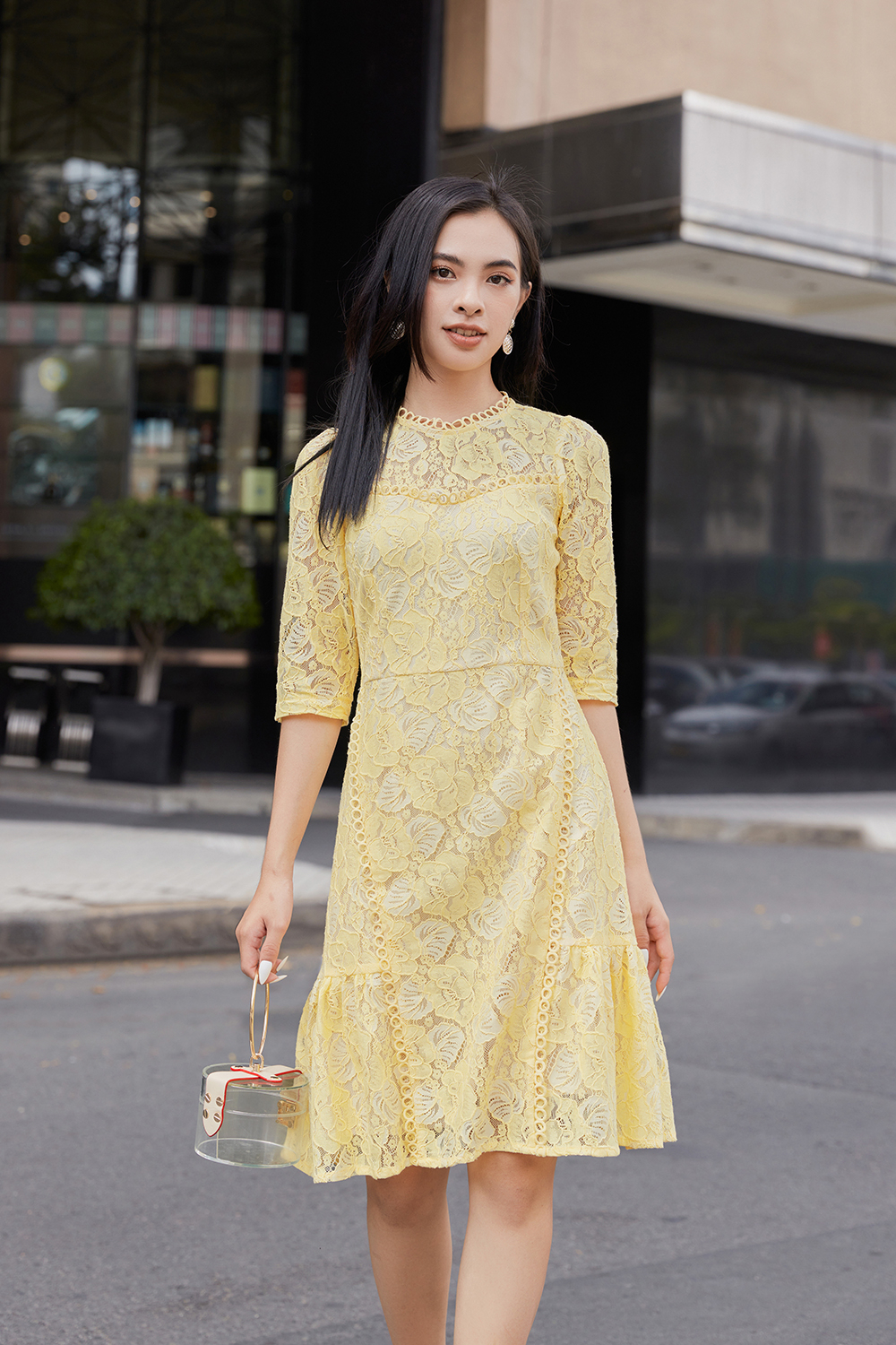 Đầm ren ôm body tay lỡ 