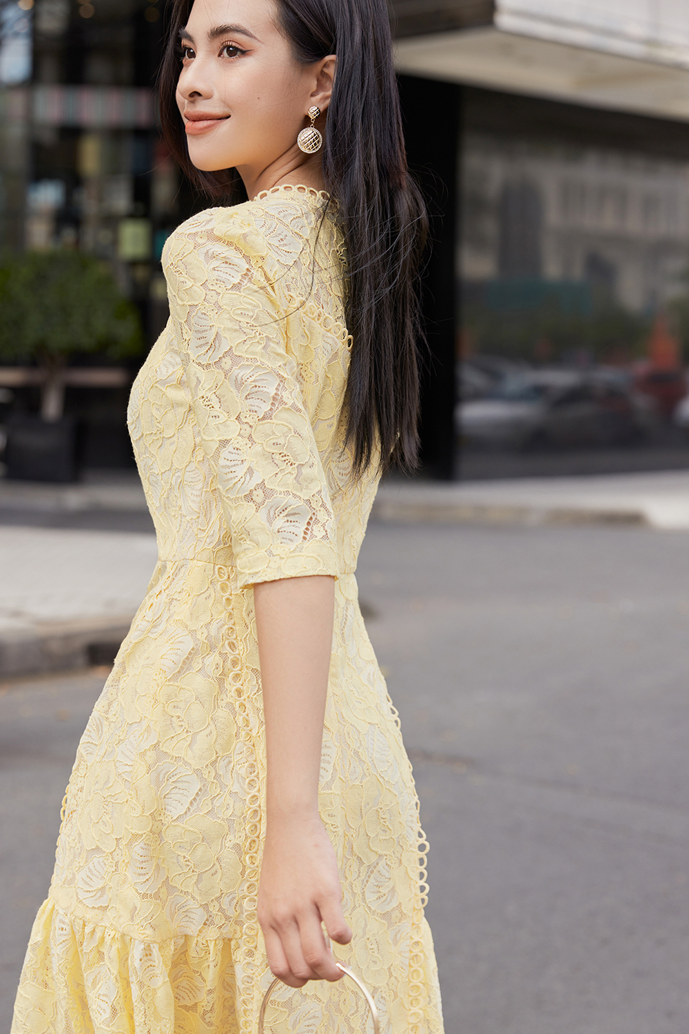 Đầm ren ôm body tay lỡ 