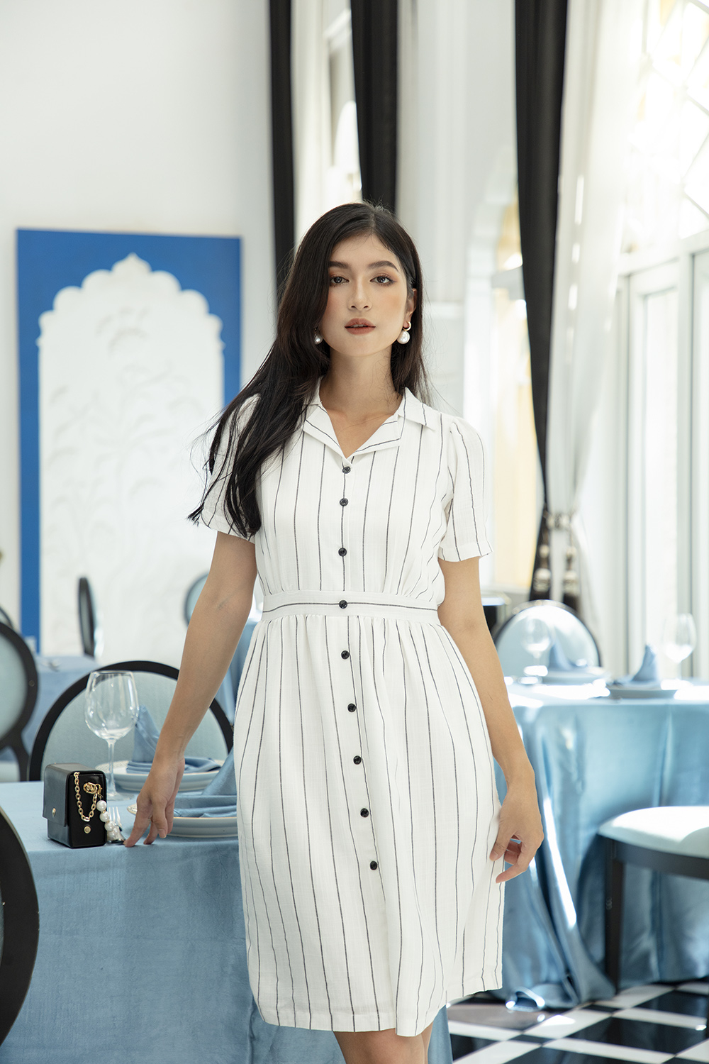 Đầm kẻ sọc cổ sơ mi đính nút 