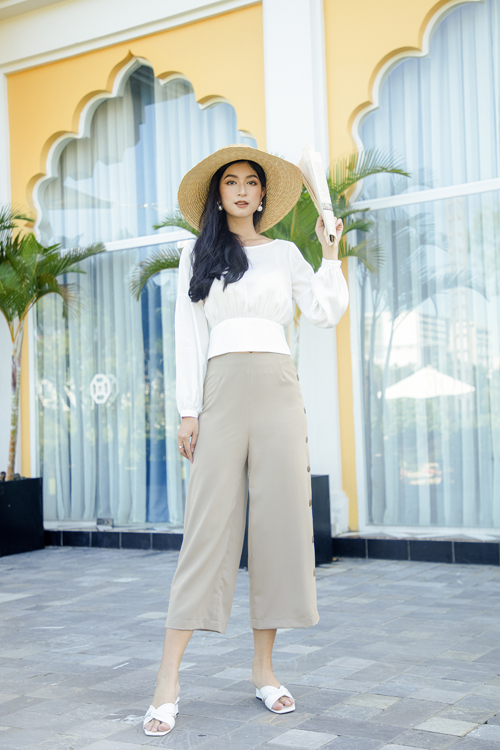 Áo croptop trắng tay dài 