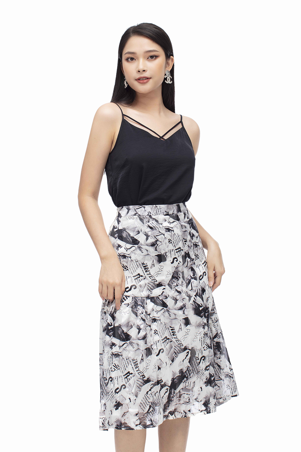Đầm yếm chân váy xòe họa tiết đen trắng - Giá 115.000đ tại Mua Chung