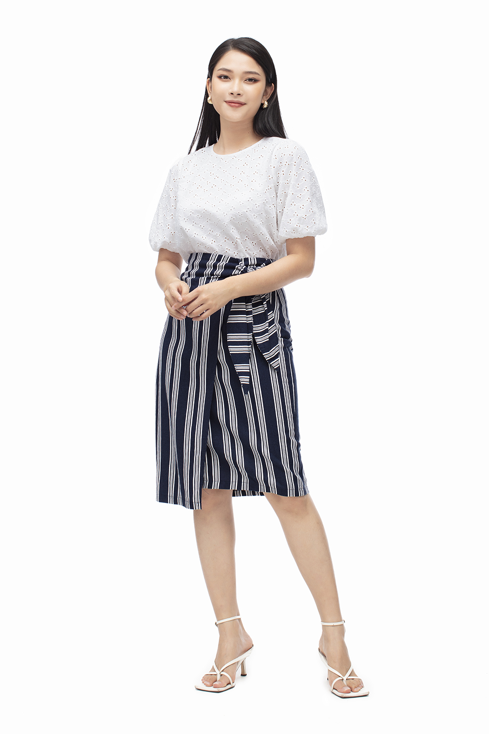 Chân váy đắp chéo họa tiết kẻ sọc phối nơ eo 