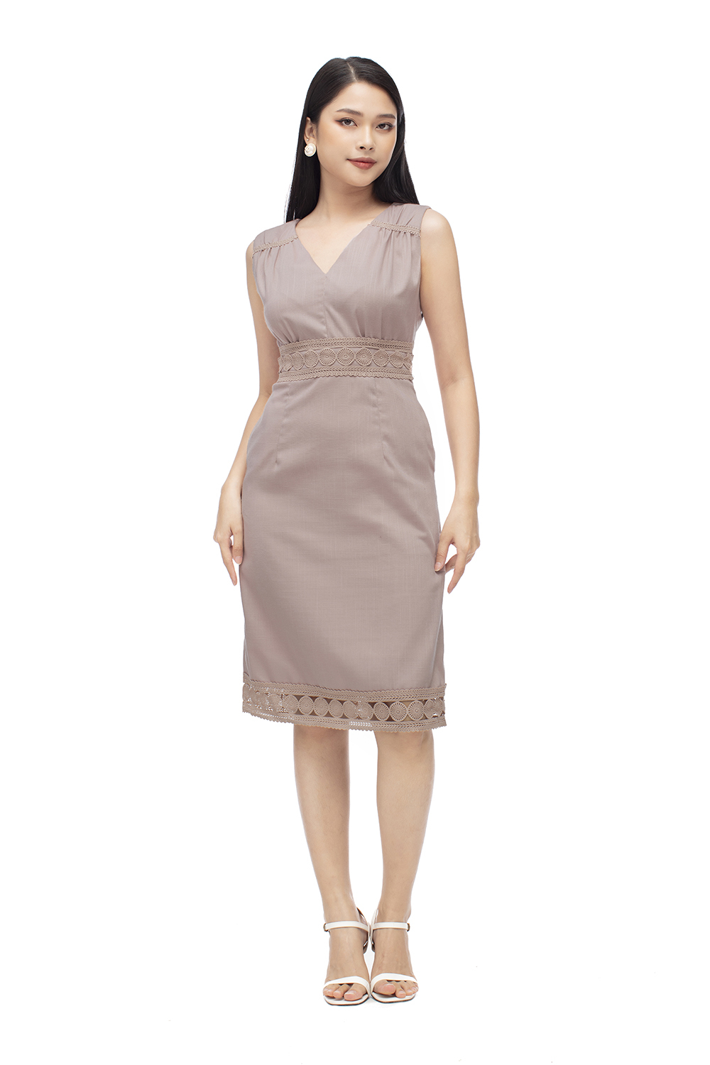 Đầm sát nách cổ V phối ren 