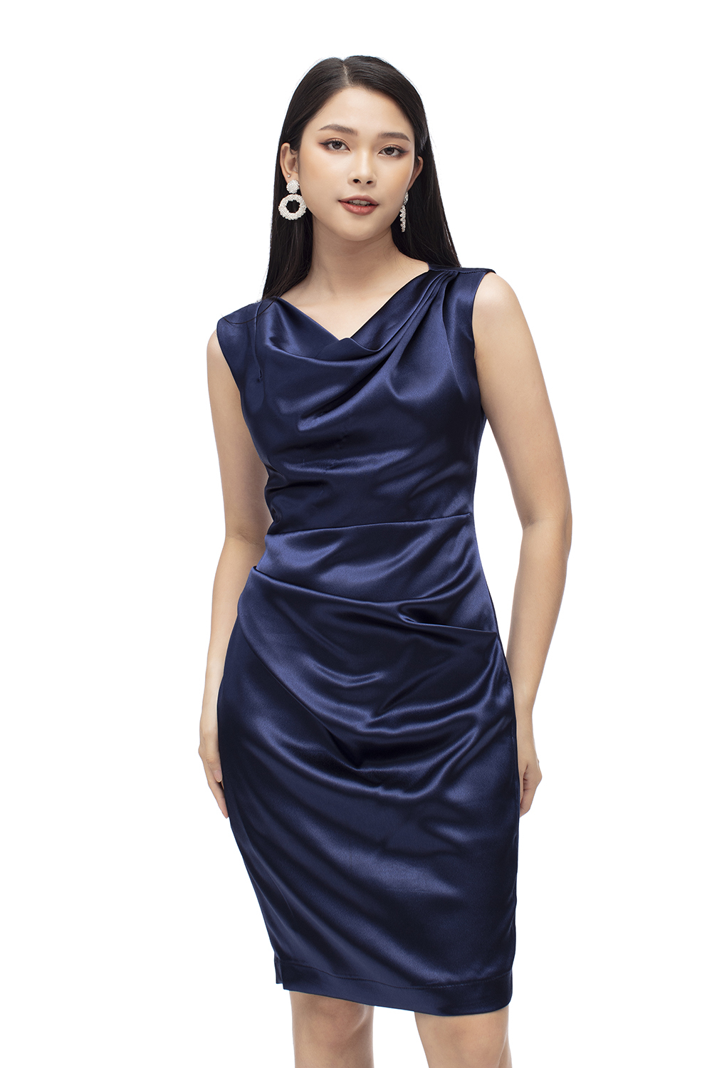 Đầm lụa dáng ôm sát nách eo xếp ly 