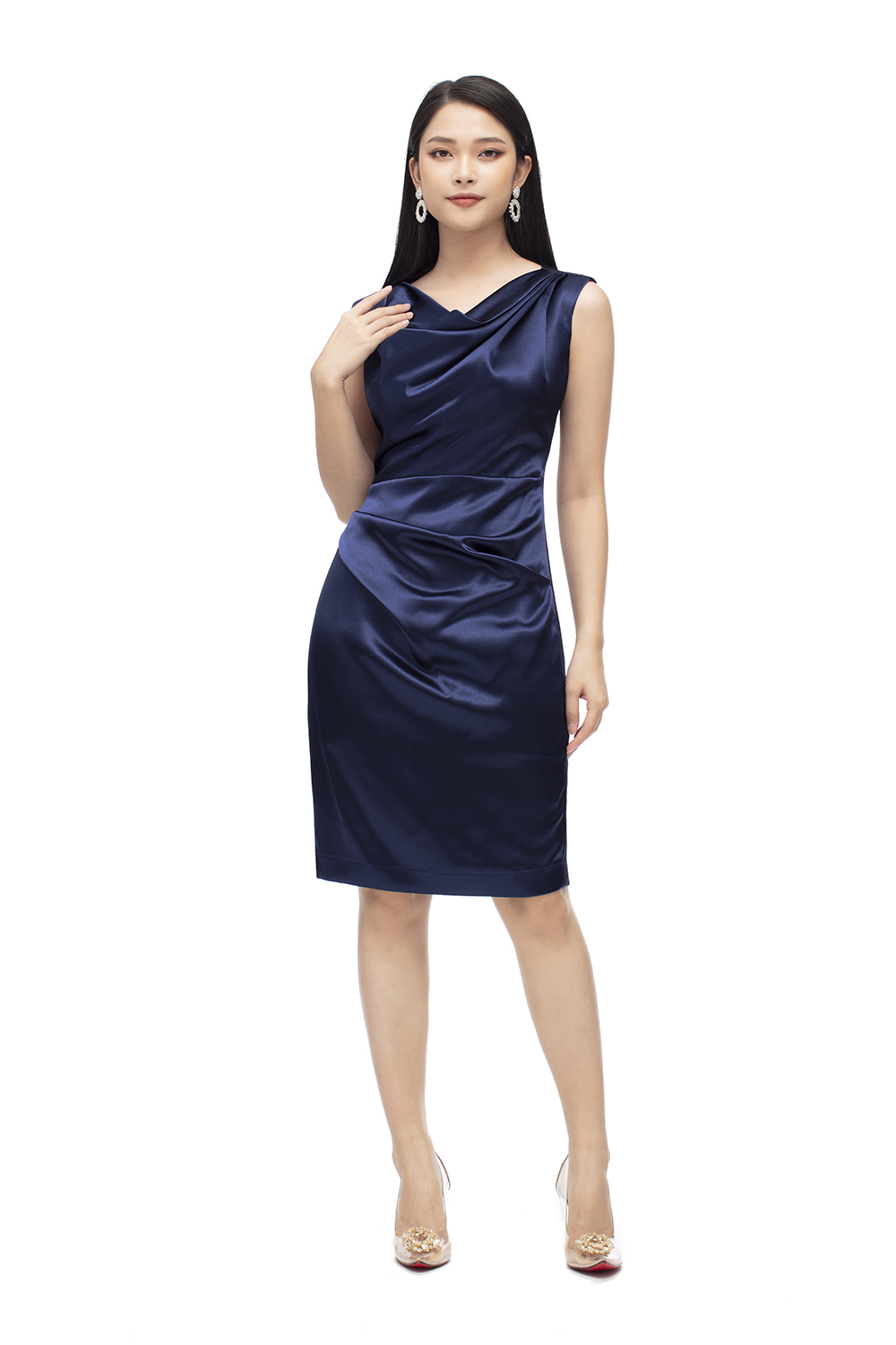 Đầm lụa dáng ôm sát nách eo xếp ly 