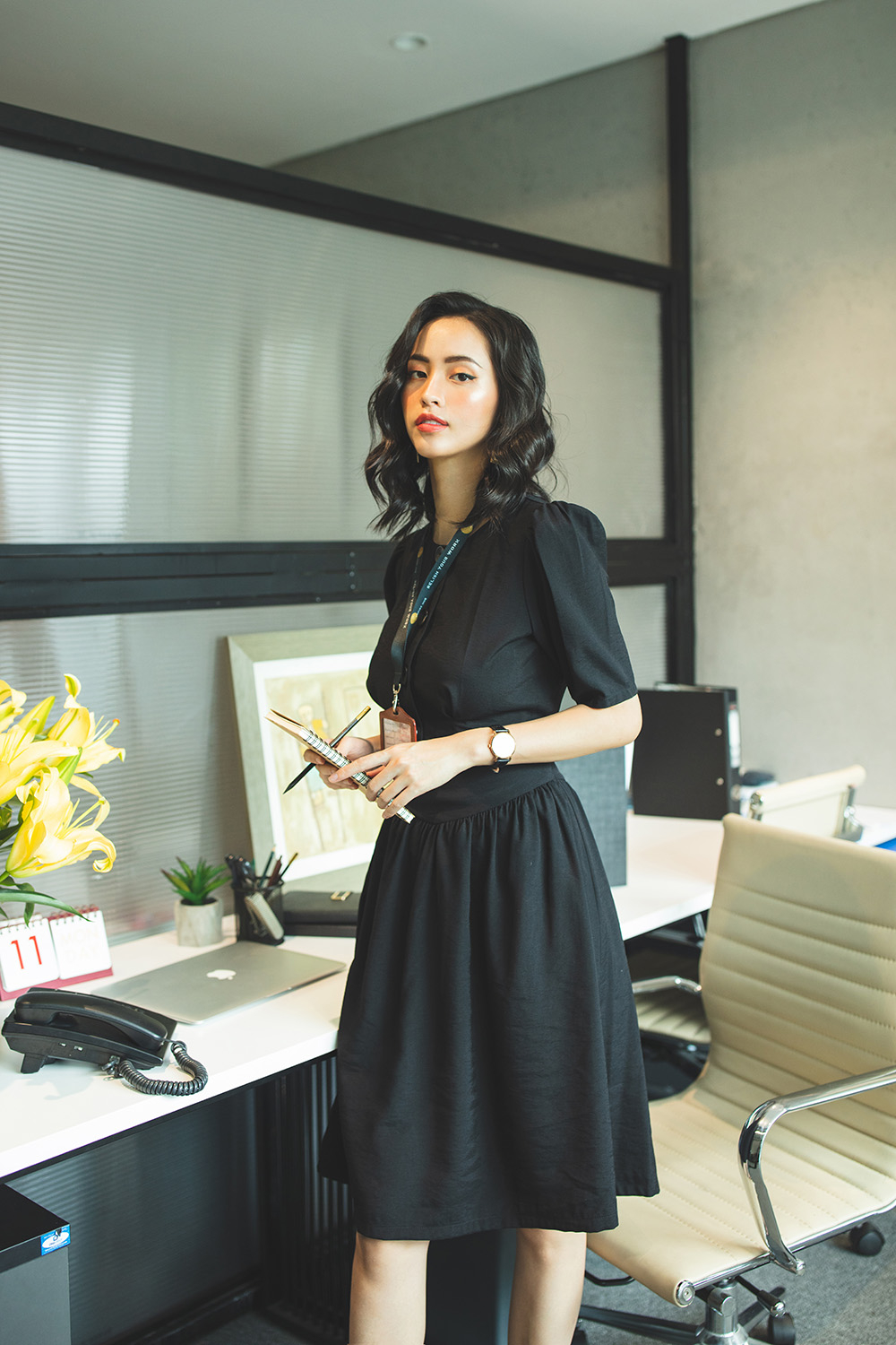 Chân váy dáng xòe màu đen 