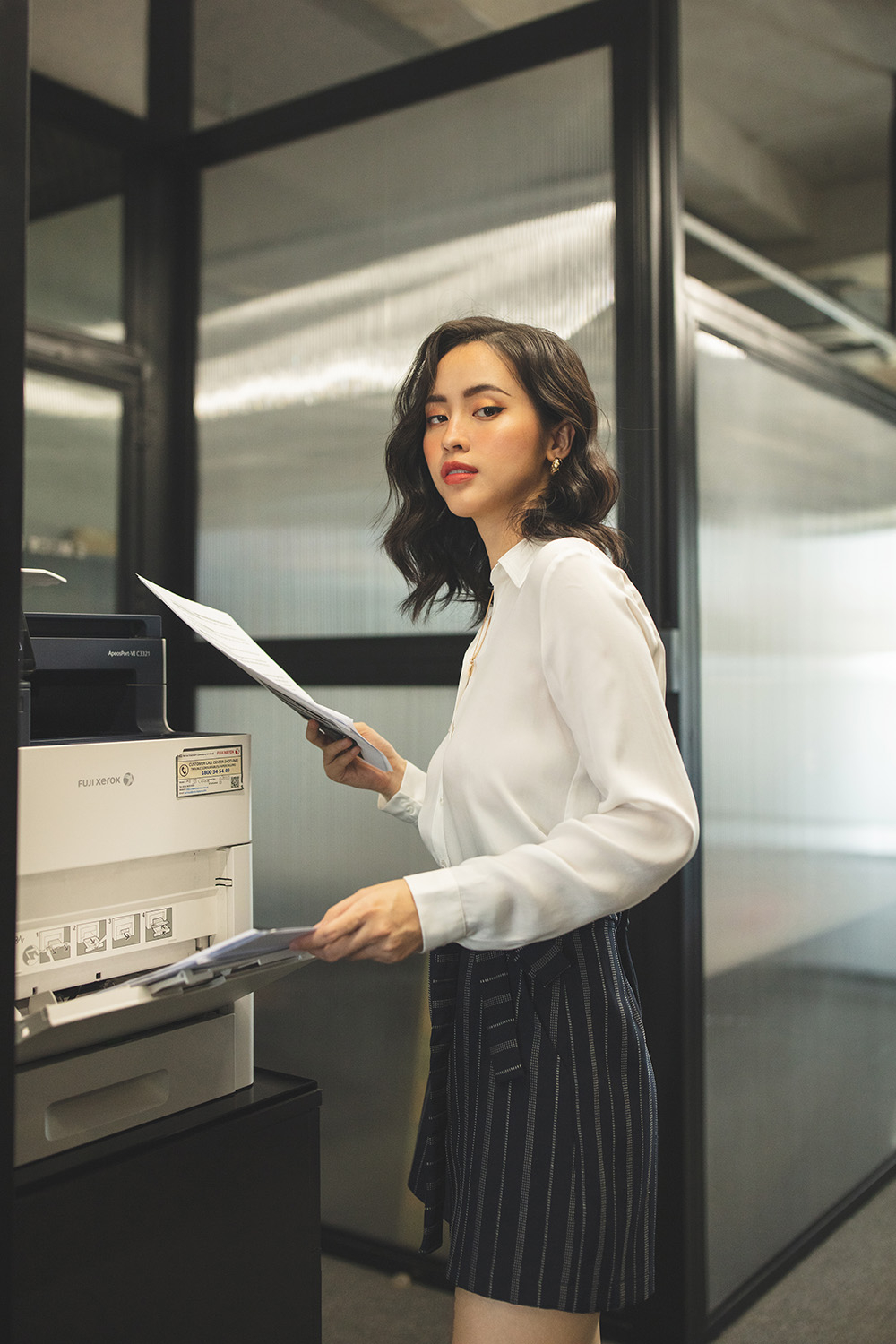 Quần short nữ kẻ sọc đai thắt nơ 