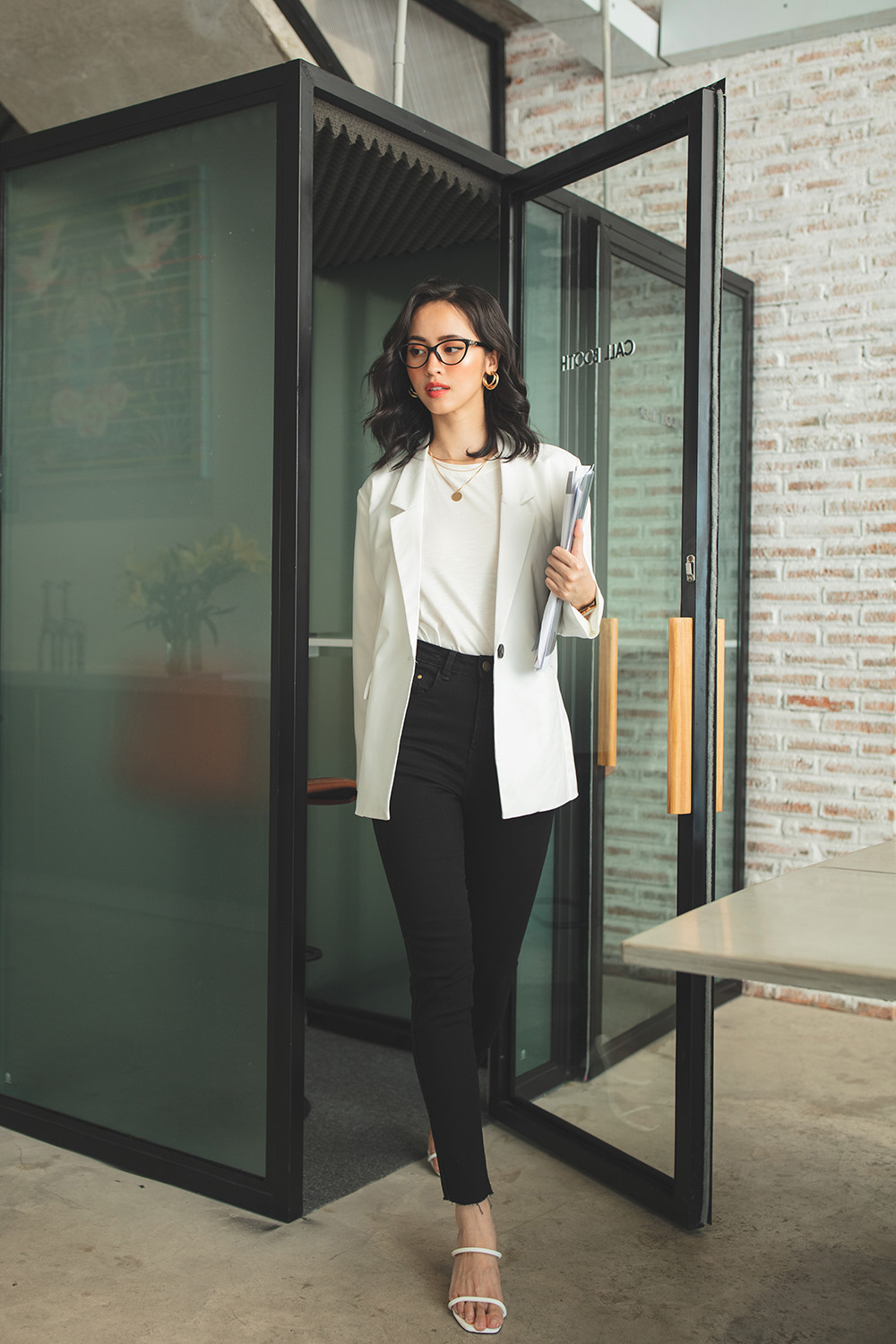 Quần jeans nữ dáng skinny màu đen 