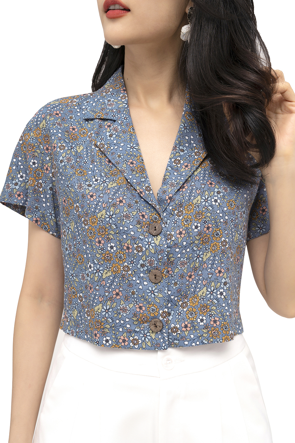 Áo sơ mi dáng ngắn họa tiết hoa 