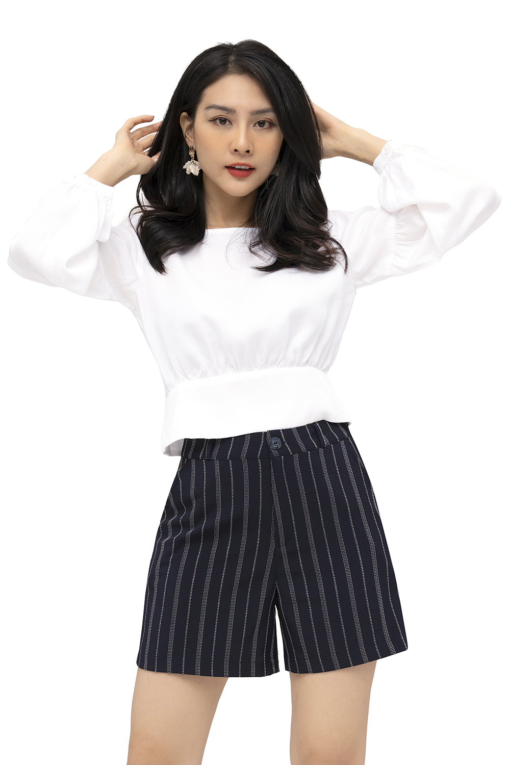 Áo croptop trắng tay dài 