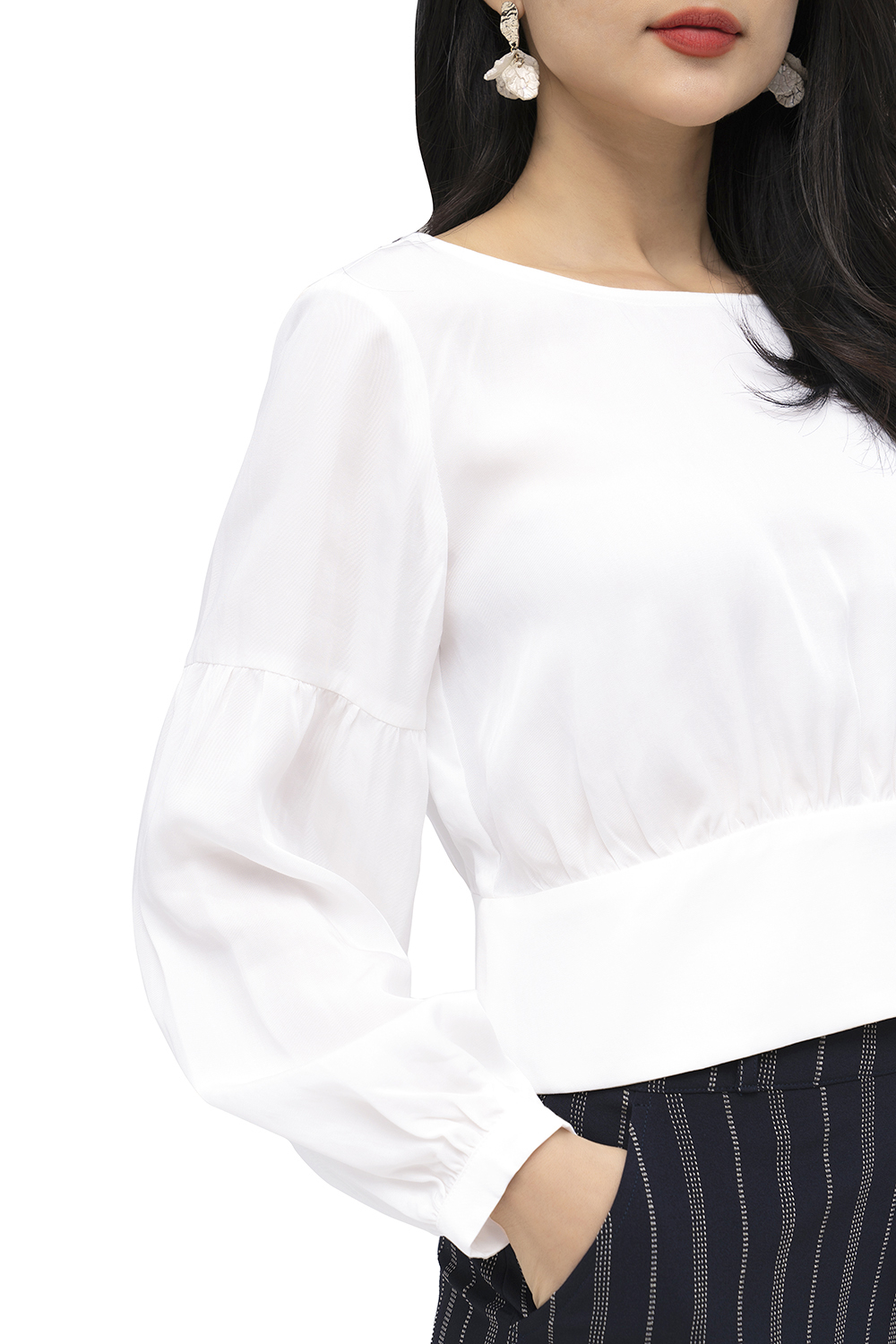 Áo croptop trắng tay dài 