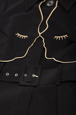Đầm đen dáng chữ A tay lỡ kèm thắt lưng
